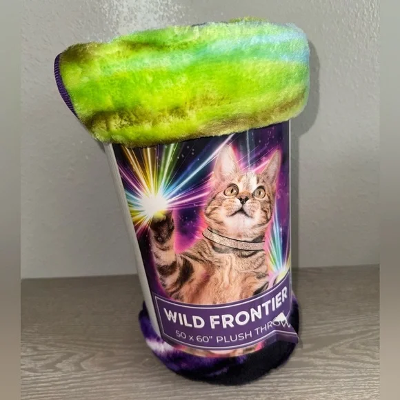 Soft Plush Throw Blanket Galactic Cat 50"x60" New Wild Frontier - Picture 4 of 4